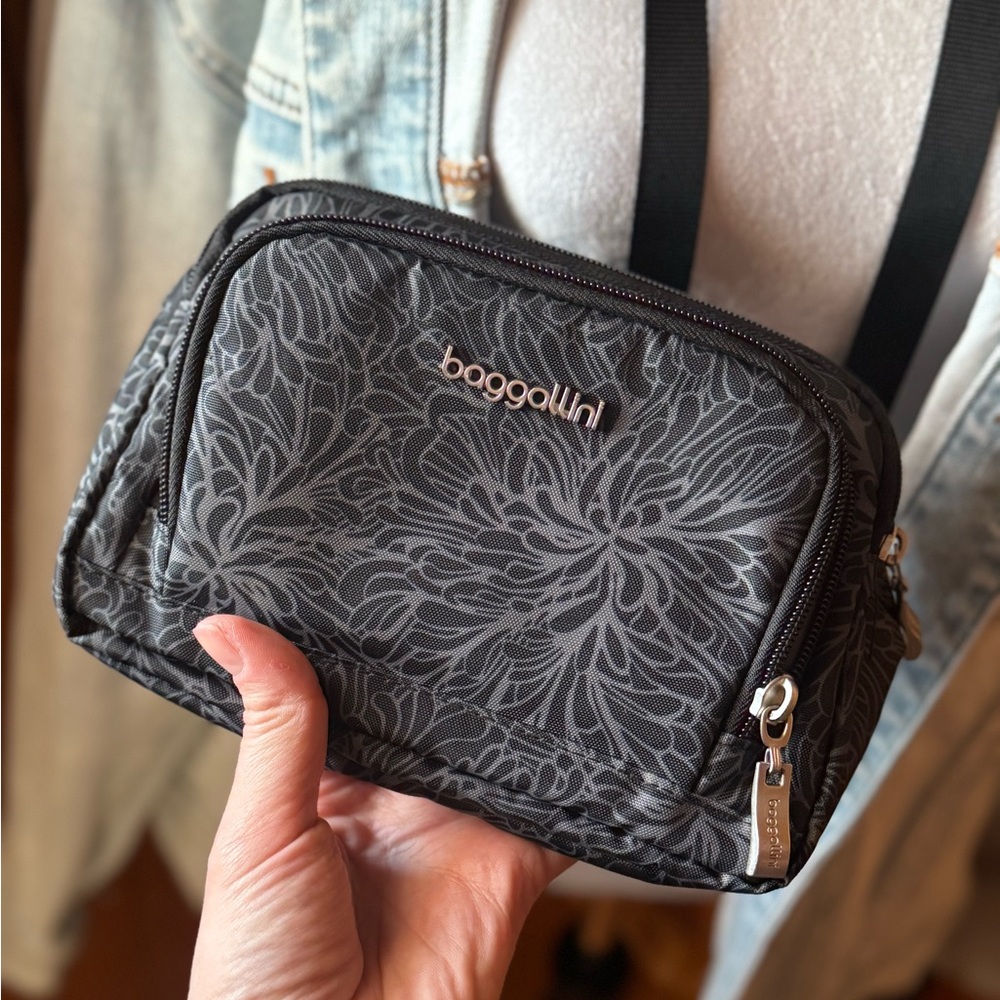 Baggalini Triple Zip Bag - Picture 8 of 9